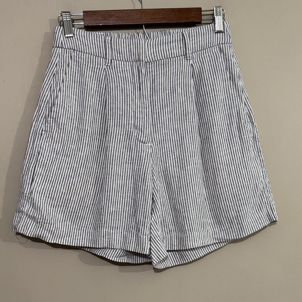 Old Navy Linen Mom Trousers Ivory Striped Women's Shorts Sz Small Preppy